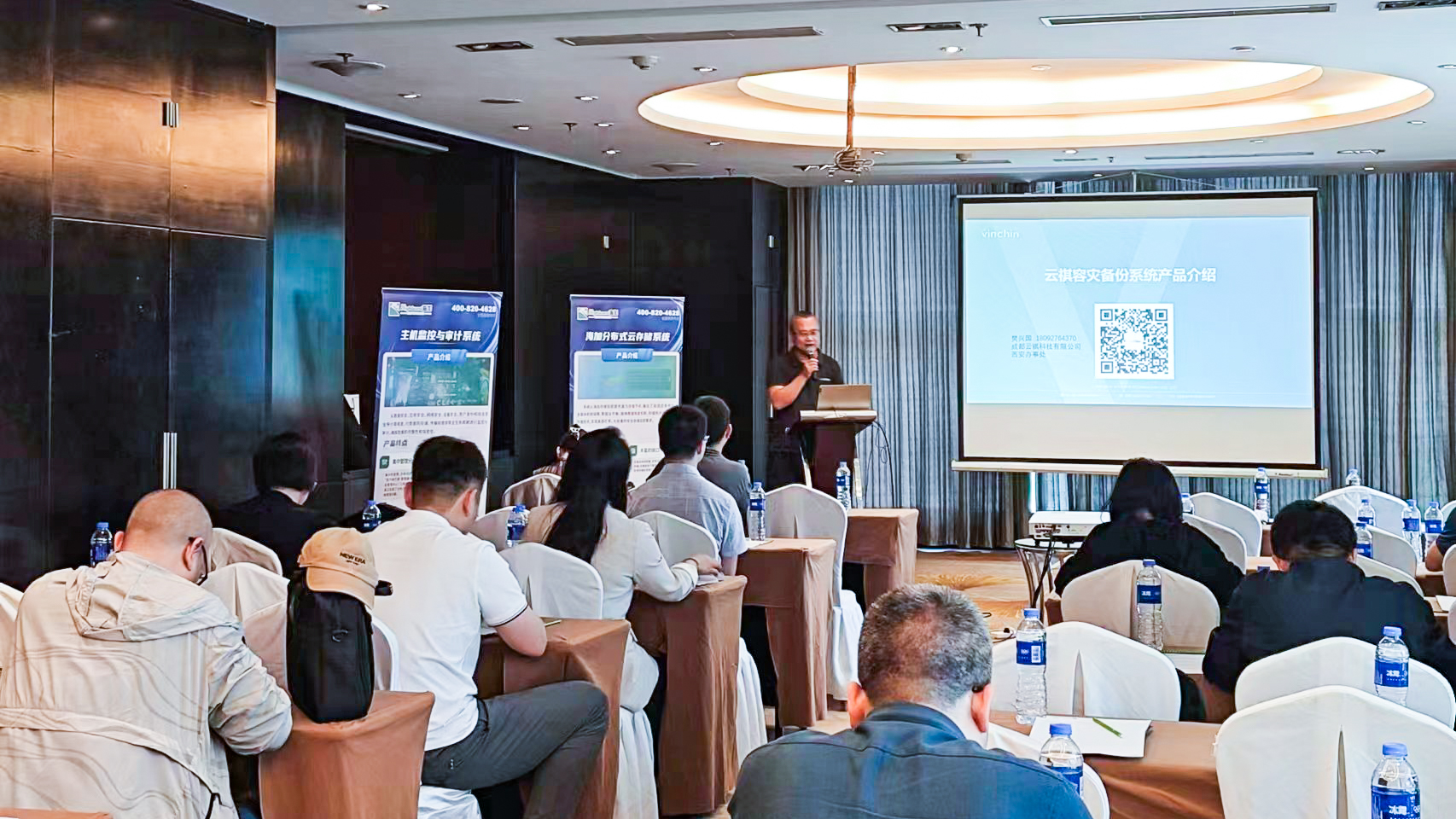 1686310145779696.jpg 合作(zuò)夥伴成都(dōu)雲祺講解與海加産品融合.jpg